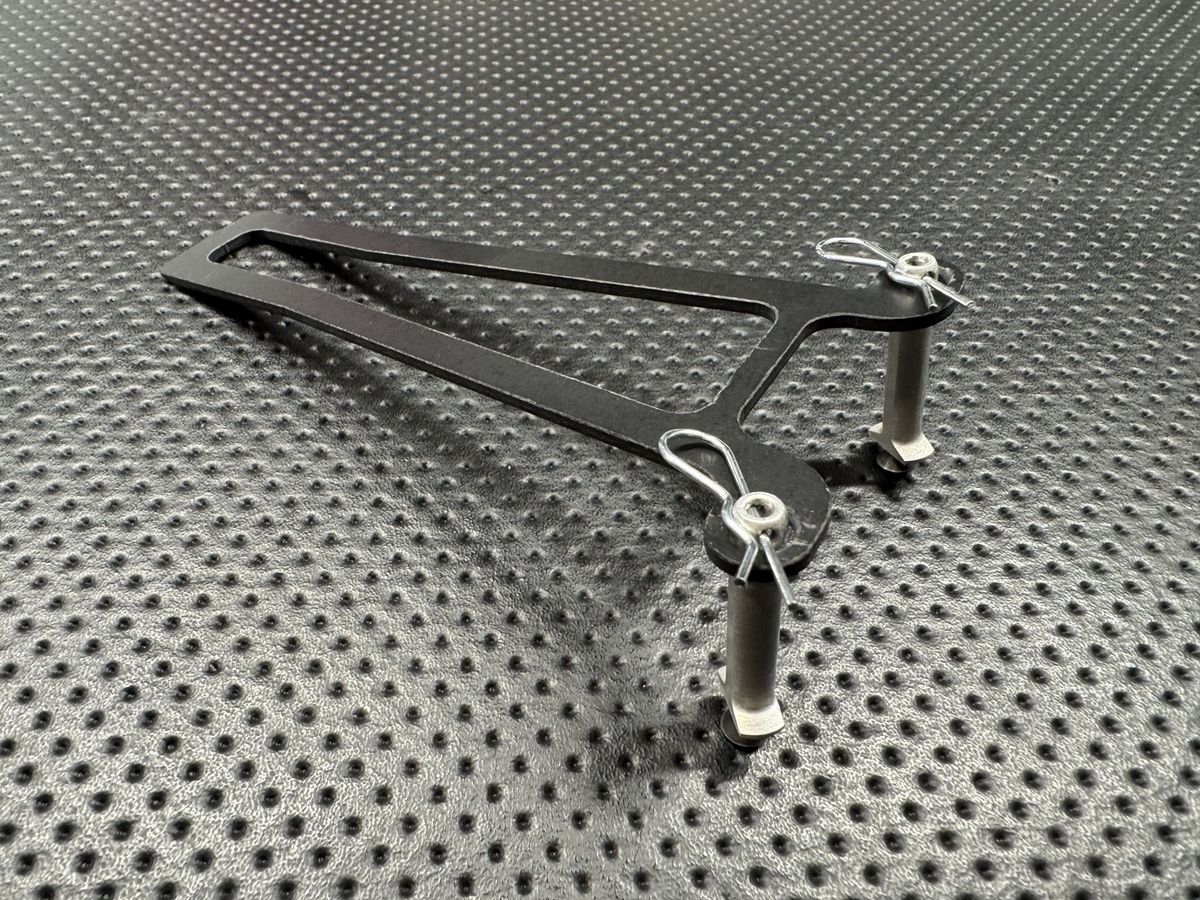 Vintage Team Associated RC10 Battery Brace w/ Wing Buttons and Body Clips photo 2